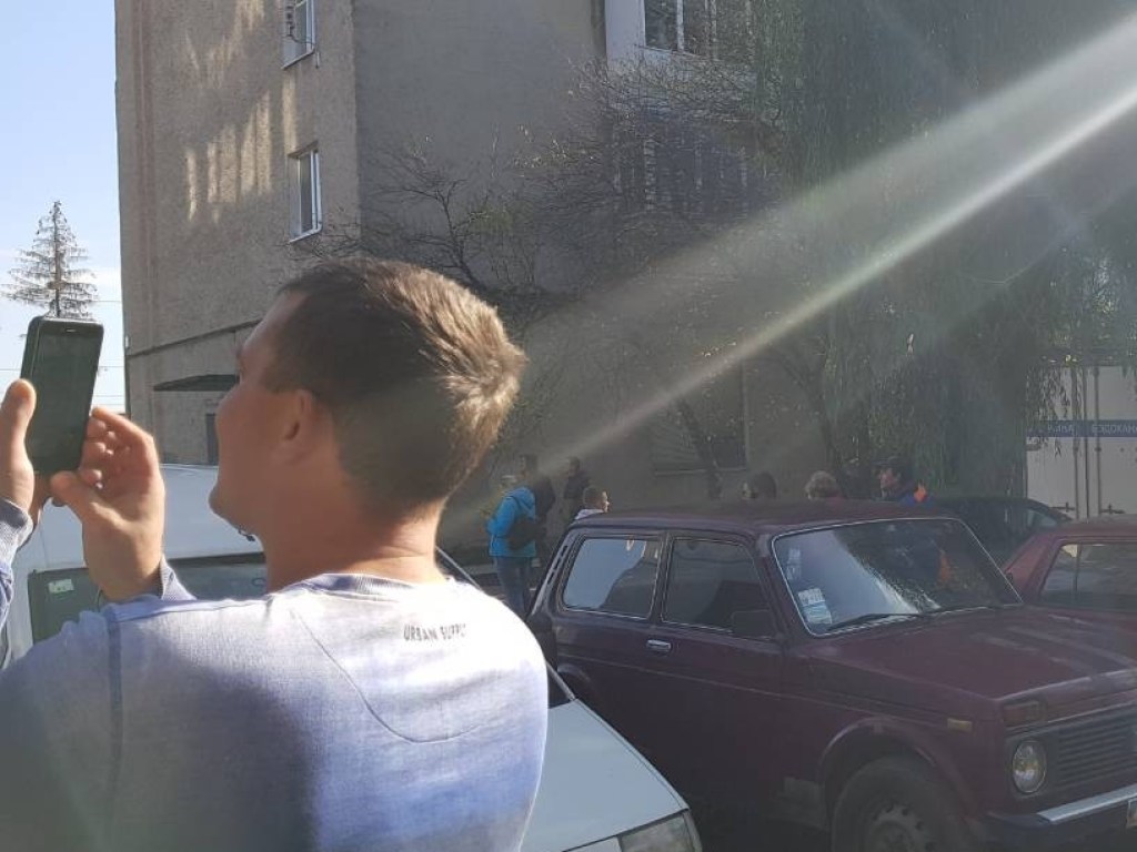 В Тернополе душевнобольной заперся в квартире и пригрозил ее взорвать (ФОТО)