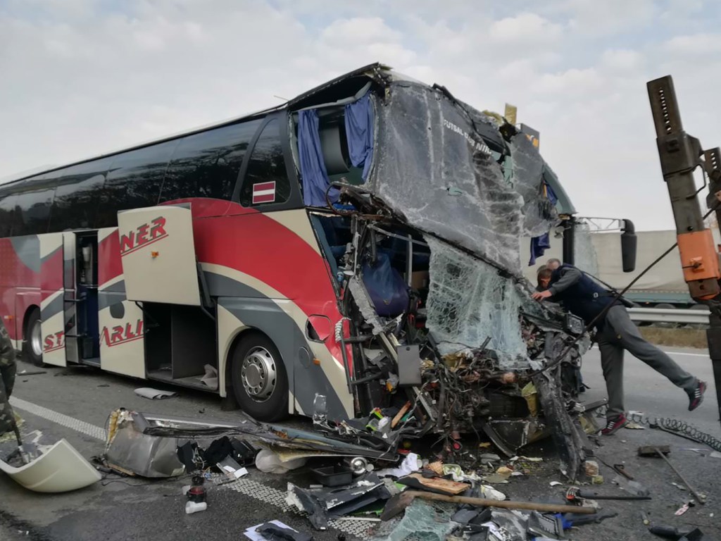 Водителю автобуса, в котором погибла 48-летняя актриса «Дизель Шоу», изберут меру пресечения
