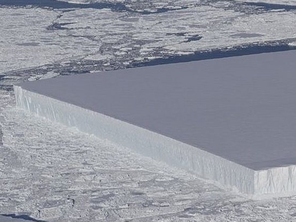 Ученые нашли в Антарктике идеально прямоугольный айсберг (ФОТО) 