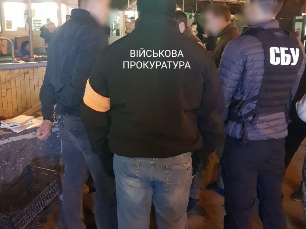 В Киеве на взятке в 50 тысяч долларов поймали группу «оборотней в погонах» (ФОТО)