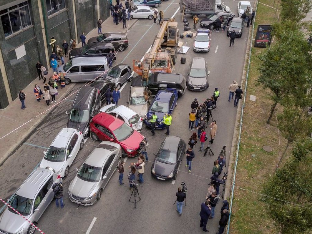 Масштабное ДТП в центре Киева:  водителю автокрана грозит до 3 лет тюрьмы