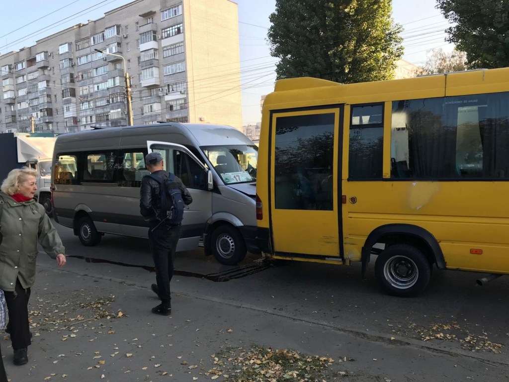 В Кременчуге столкнулись маршрутки: пострадала 50-летняя женщина (ФОТО)