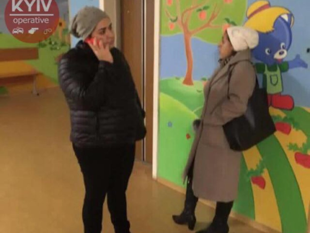 В детской поликлинике Киева заметили группу воровок (ФОТО)