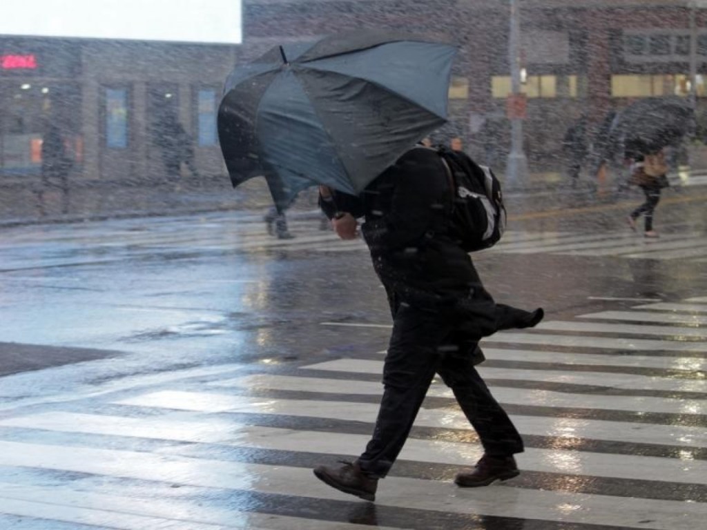 Штормовое предупреждение: В Киеве ожидается ураган и ливень