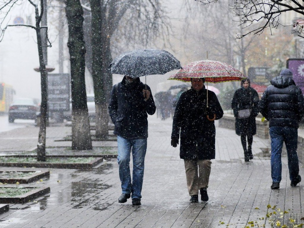 Погода на завтра: В Украине похолодает до -5, пройдут дожди со снегом и порывами ветра