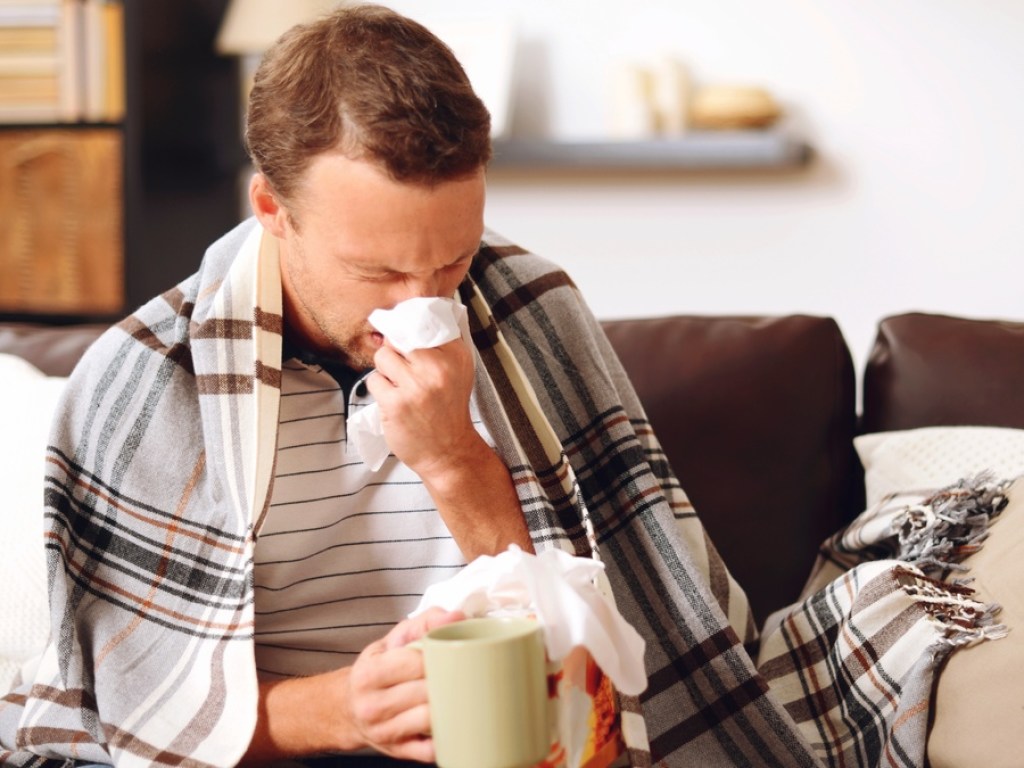 Врач: не стоит спешить сбивать температуру при первых же признаках простуды
