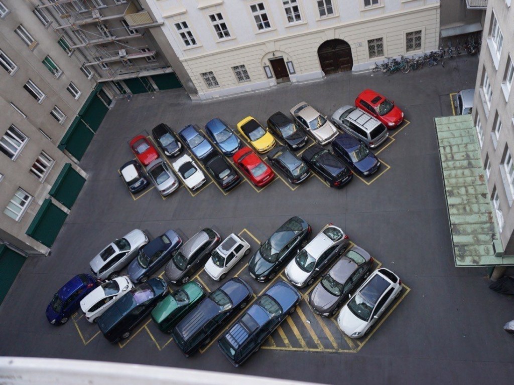 Фото и штраф за 10 минут: В Киеве появятся инспекторы по парковке