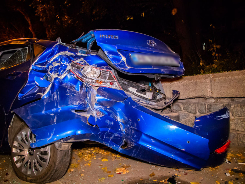 Авто превратились в металлолом: При столкновении двух иномарок в Днепре пострадал мужчина (ФОТО, ВИДЕО)