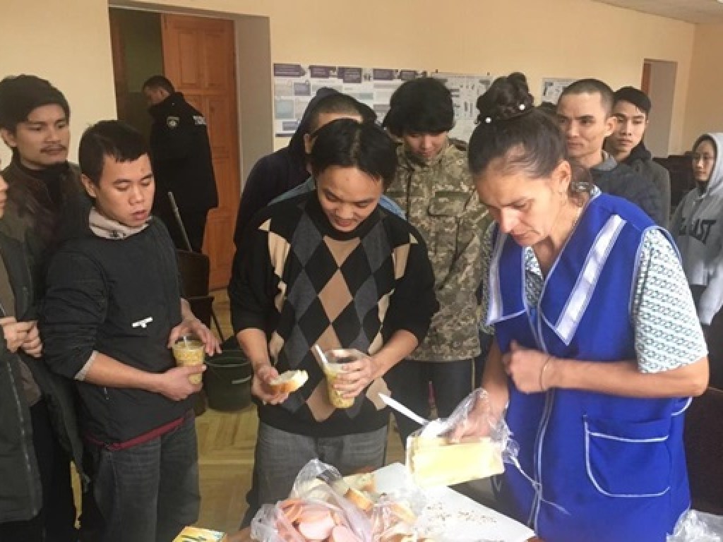В Киевской области задержали группу голодных вьетнамцев (ФОТО)