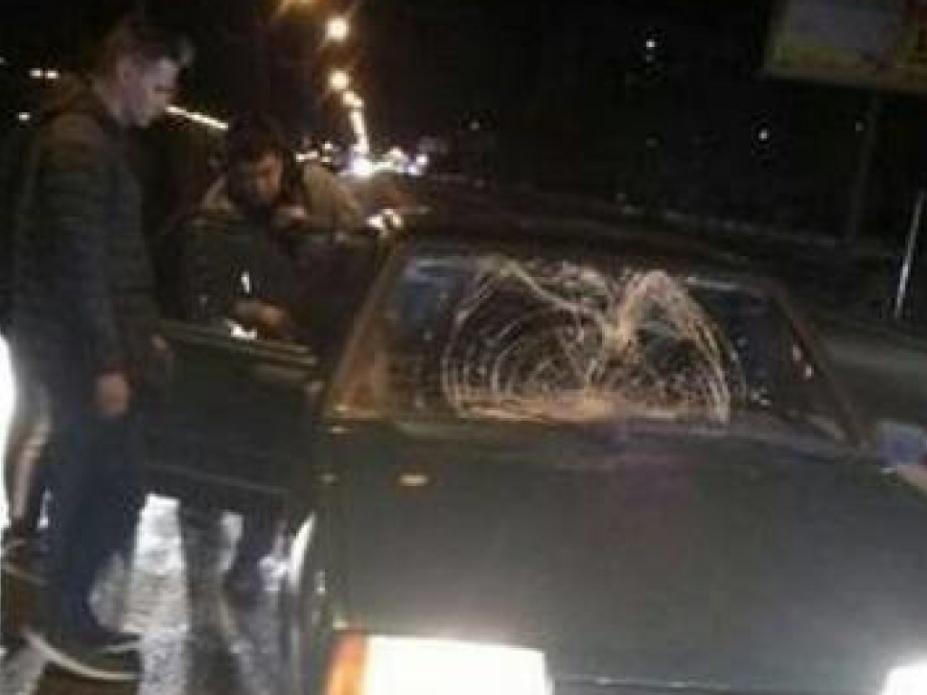 В Харькове ВАЗ сбил пешехода на «зебре»: потом мужчину куда-то увезли (ВИДЕО)