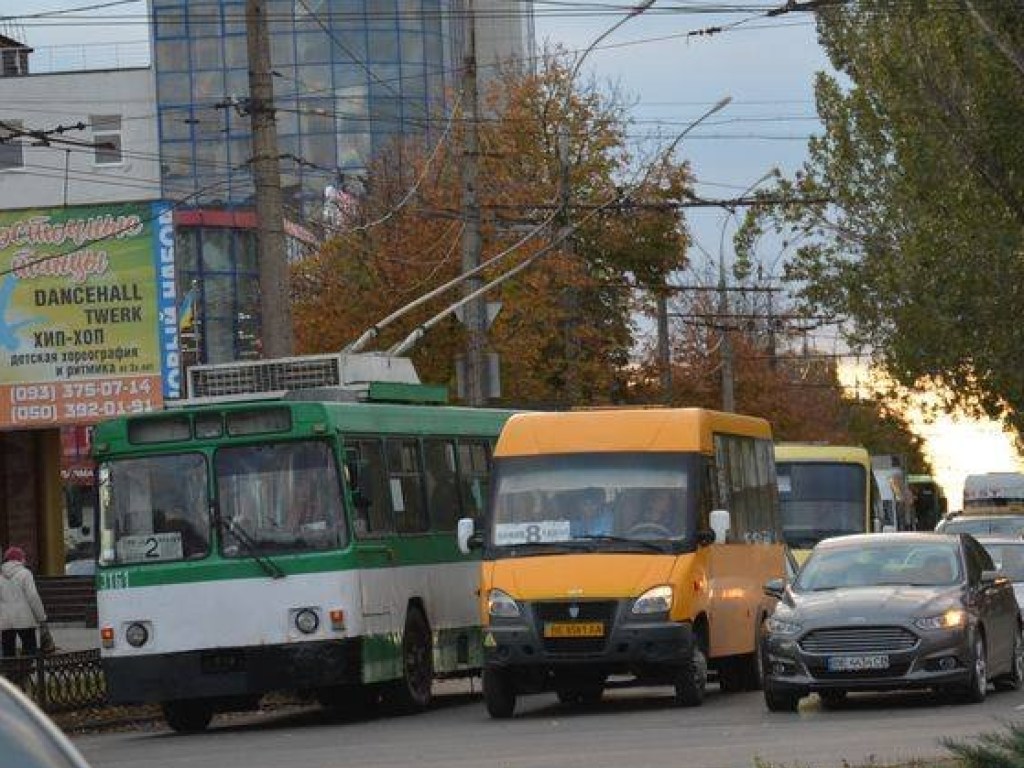 В центре Николаева столкнулись Hyundai и МАЗ с прицепом (ФОТО)