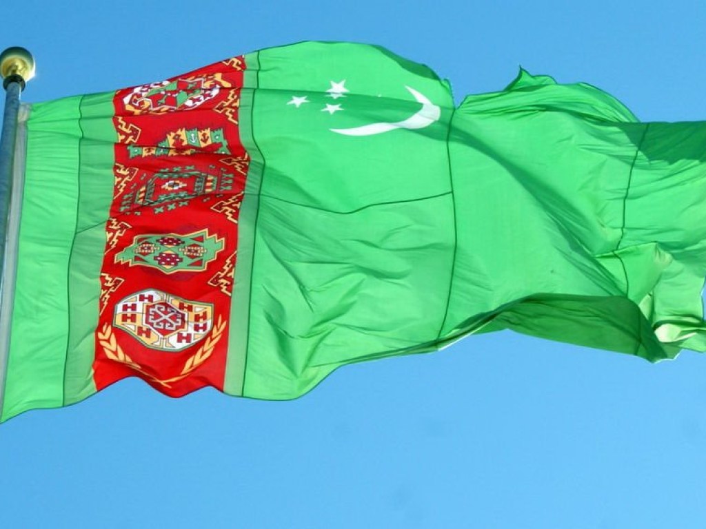 Жители Туркменистана массово скупают продукты и бензин