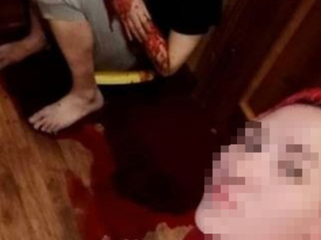Россиянка изрезала мужа и устроила фотосессию с окровавленным телом