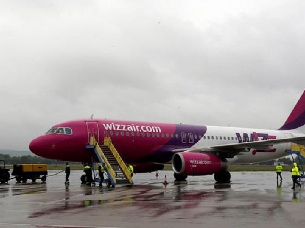 Самолет Wizz Air из-за угрозы взрыва совершил аварийную посадку в Румынии
