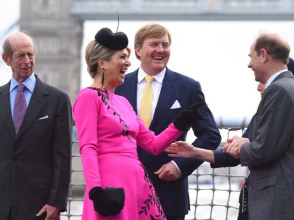 В ярко-розовом платье с вышивкой королева Нидерландов покорила Лондон (ФОТО)