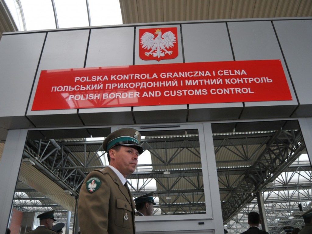 Глава МИД заявил о неформальной отмене Польшей «зеленого коридора» на границе