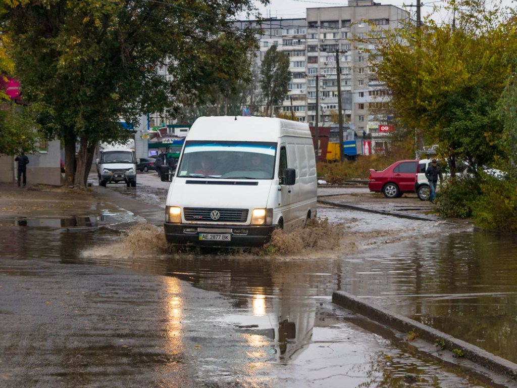 В Днепре после дождей затопило Левобережный район (ФОТО)