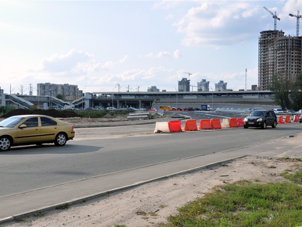 В Киеве перекрыли Дарницкий мост: там стартовали съемки видеоклипа (ФОТО)