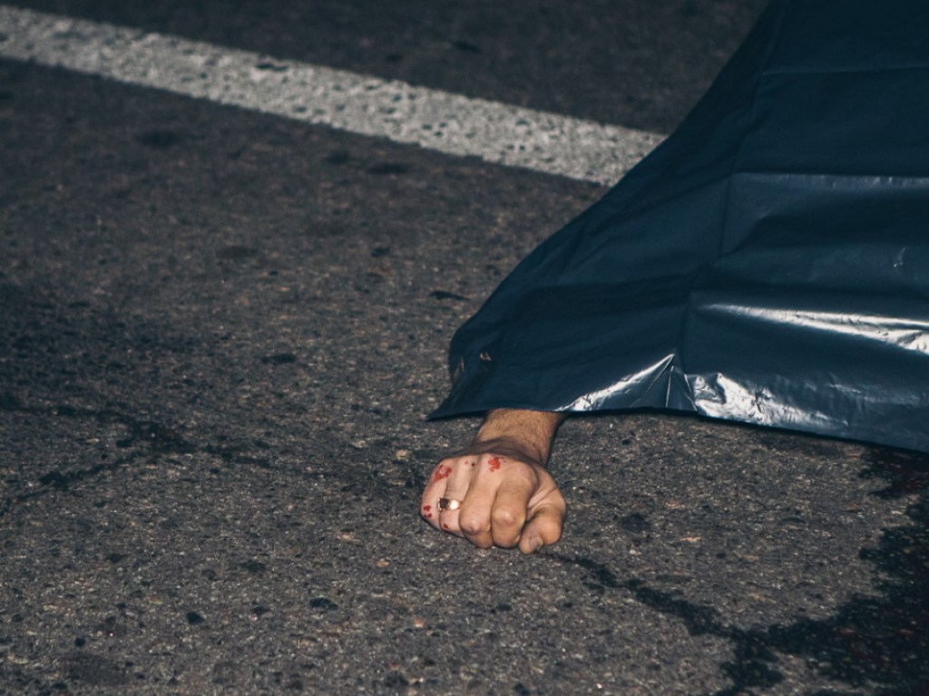 В Днепре автомобиль насмерть сбил мужчину возле перехода, водитель скрылся (ФОТО, ВИДЕО)