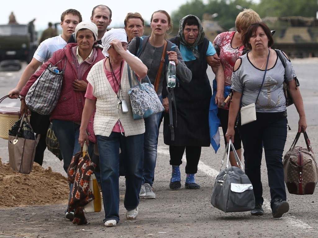 Возвращают паспорта: беженцев с Донбасса выгоняют из России