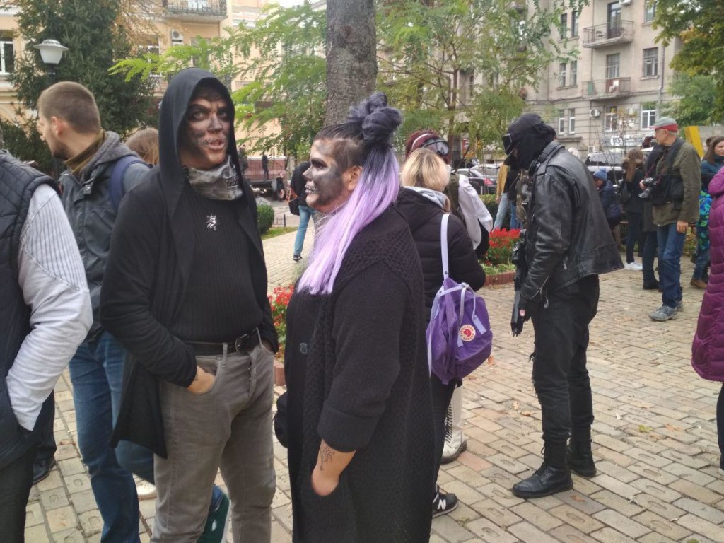За несколько дней до Хэллоуина: в Киеве начался парад зомби (ФОТО)