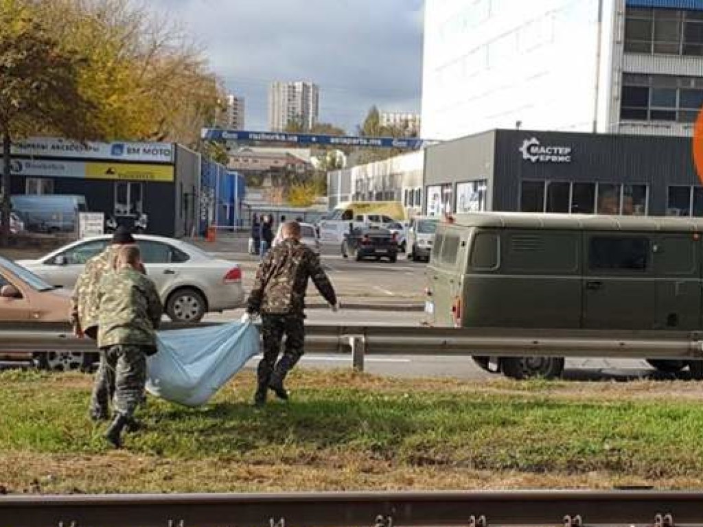 Шёл на работу: мужчина в Киеве попал под поезд (ФОТО)