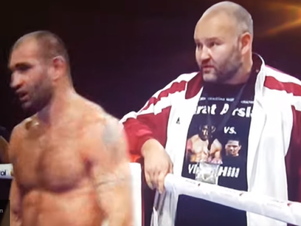 Вышел из себя: грузинский боксер атаковал своего тренера после поражения (ВИДЕО)