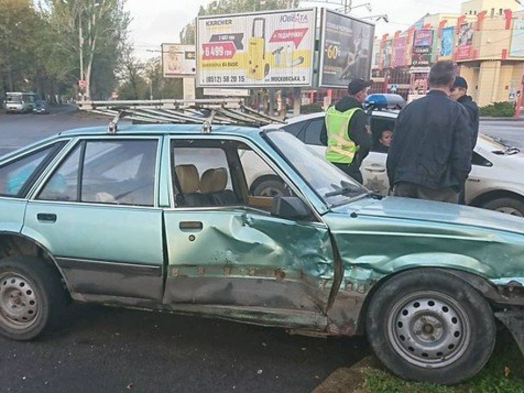 В Николаеве столкнулись Opel и «Славута»: пострадал ребенок (ФОТО)