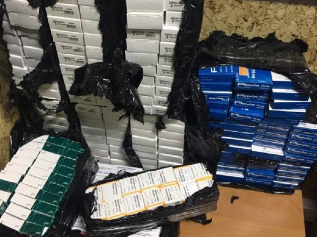 В багажнике и холодильнике: в Украину везли контрабандные лекарства из Польши (ФОТО)