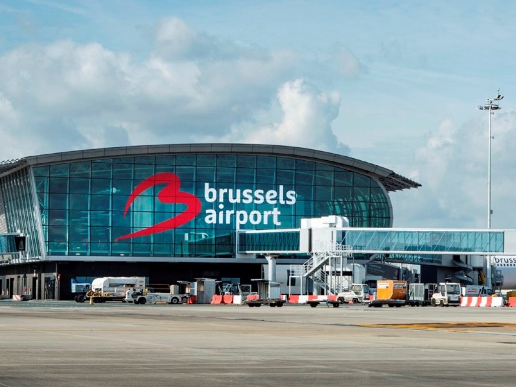 Аэропорт Брюсселя отменил 150 рейсов