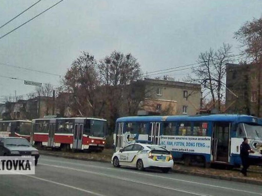 В Харькове под колеса трамвая угодил пешеход (ФОТО)