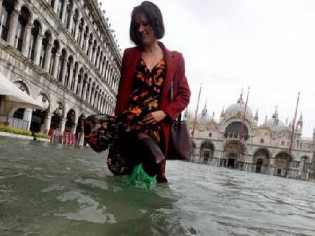В результате непогоды 75% суши Венеции оказалось под водой (ВИДЕО)