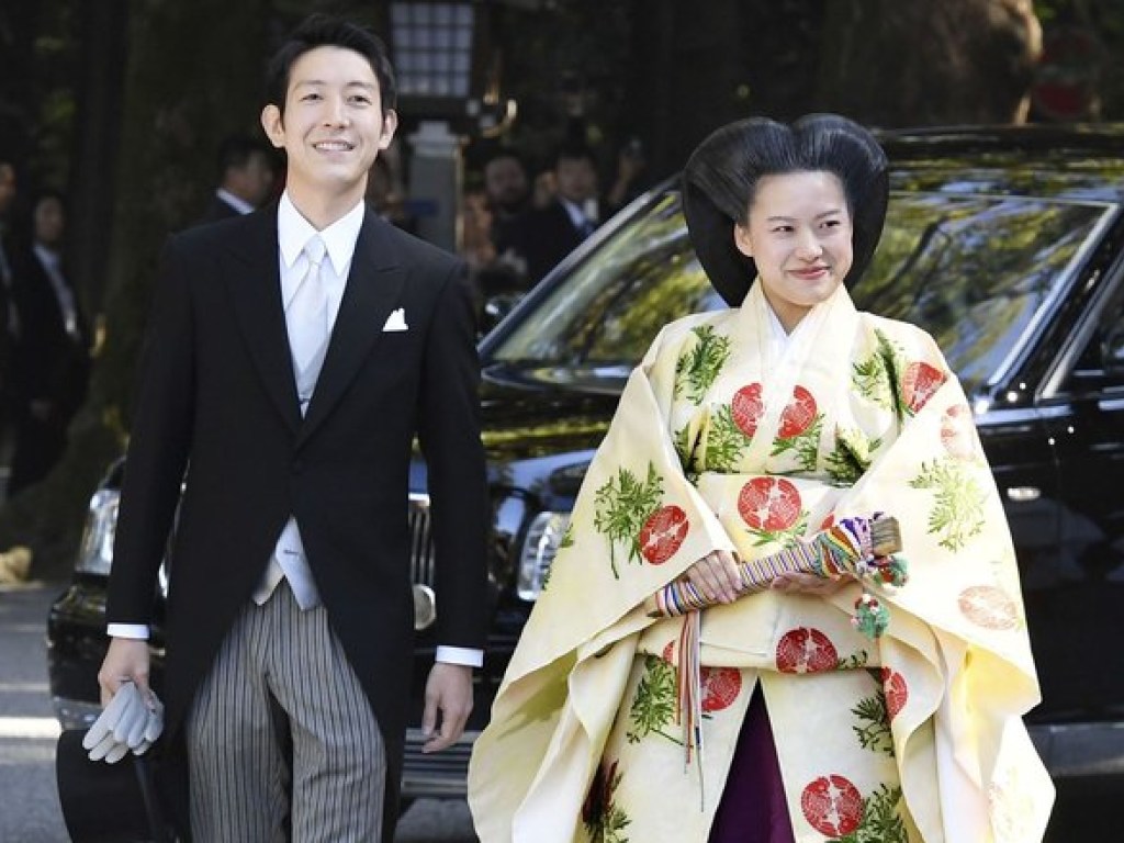 Японская принцесса отдала руку и сердце простолюдину (ФОТО)