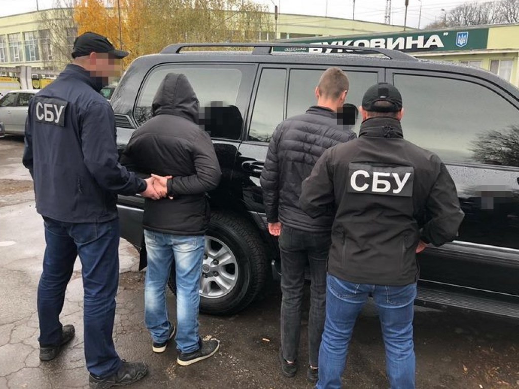 В Черновцах разоблачили на взятке двух инспекторов пограничной службы (ФОТО)