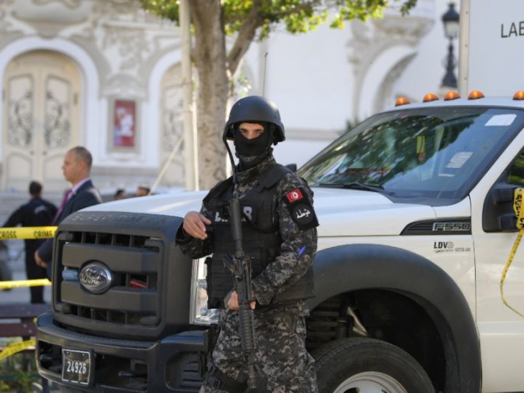В центре Туниса смертница подорвала себя, пострадали девять человек (ФОТО)