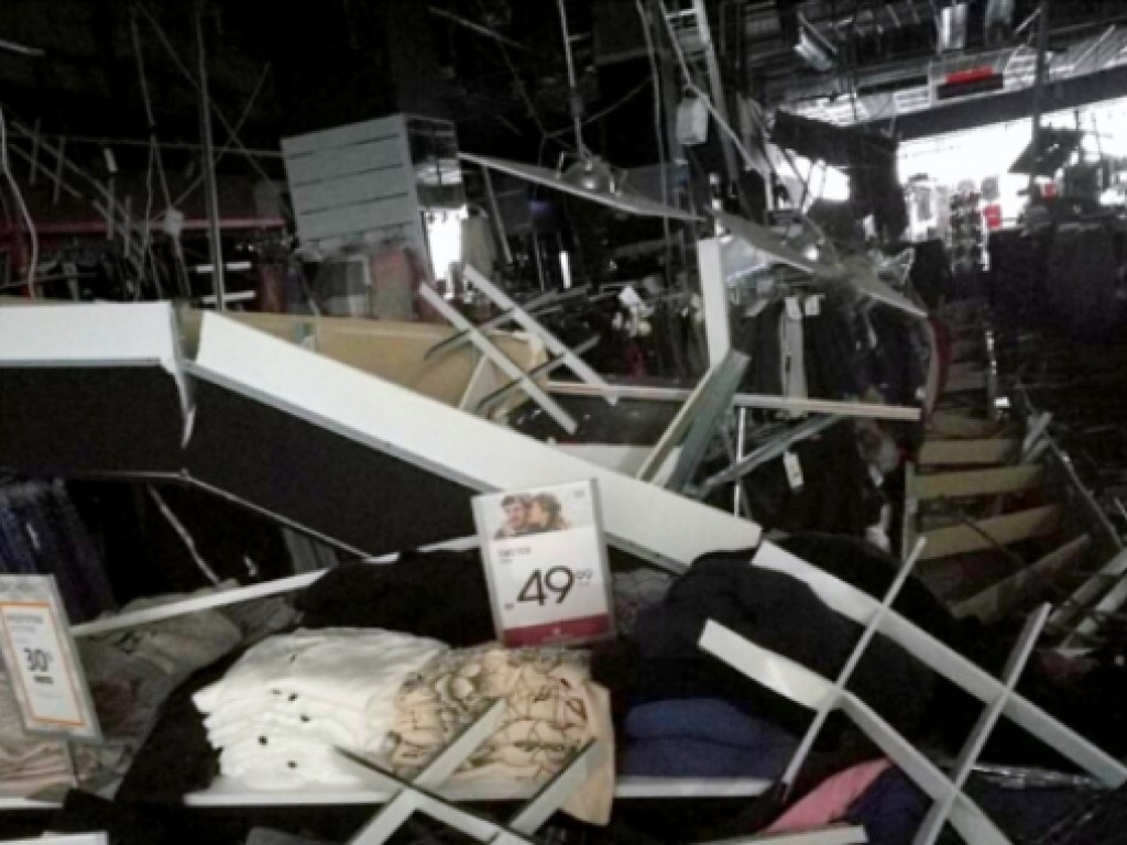 В Польше в торговом центре рухнул потолок, пострадали покупатели (ФОТО)