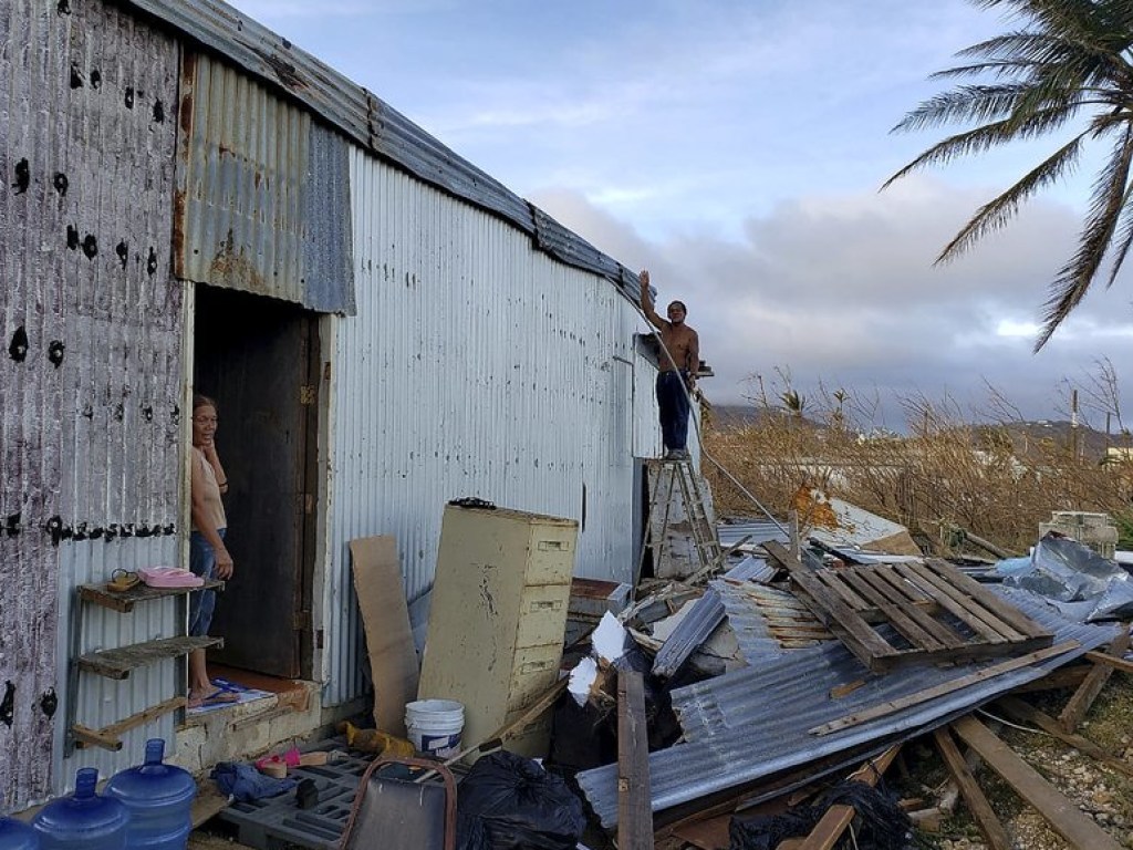 На Филиппинах власти эвакуировали десять тысяч человек из-за урагана «Юту» (ФОТО)