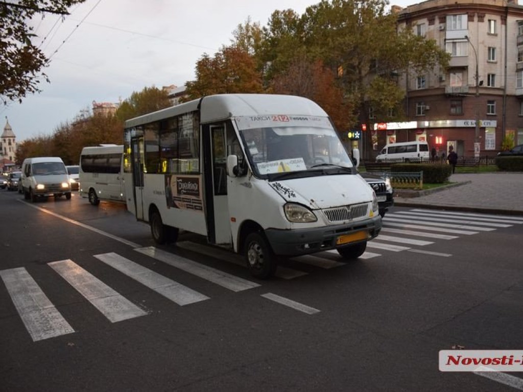 В Николаеве маршрутка сбила девушку на переходе (ФОТО)