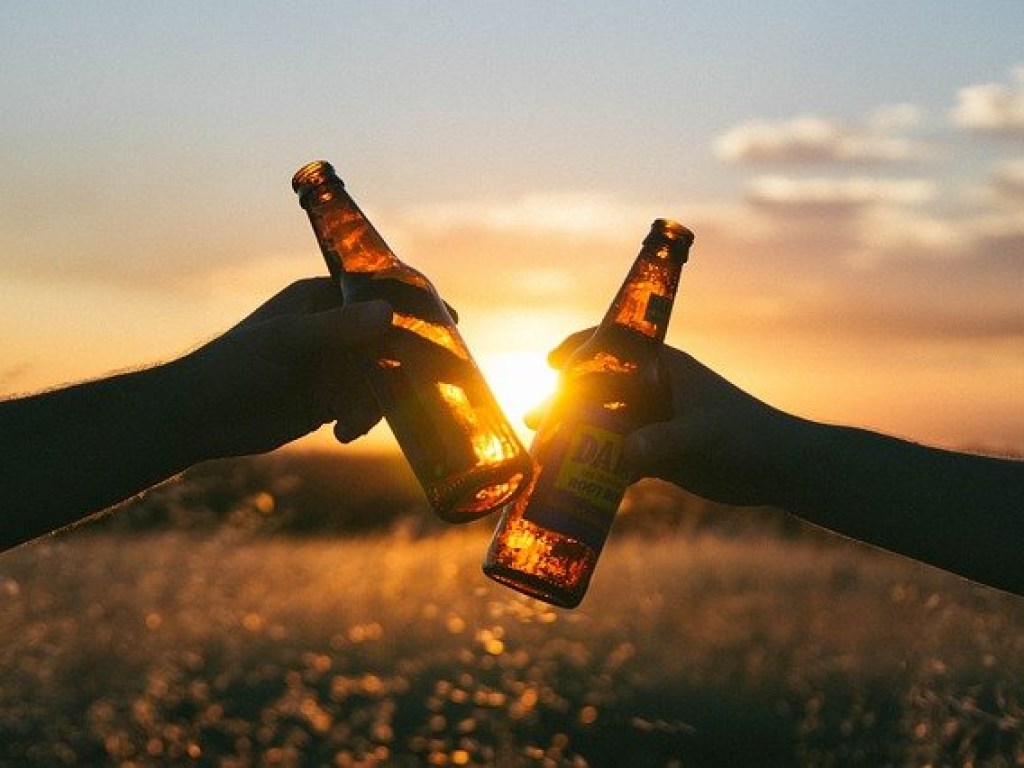 Исследование: алкоголь помогает помнить только хорошее