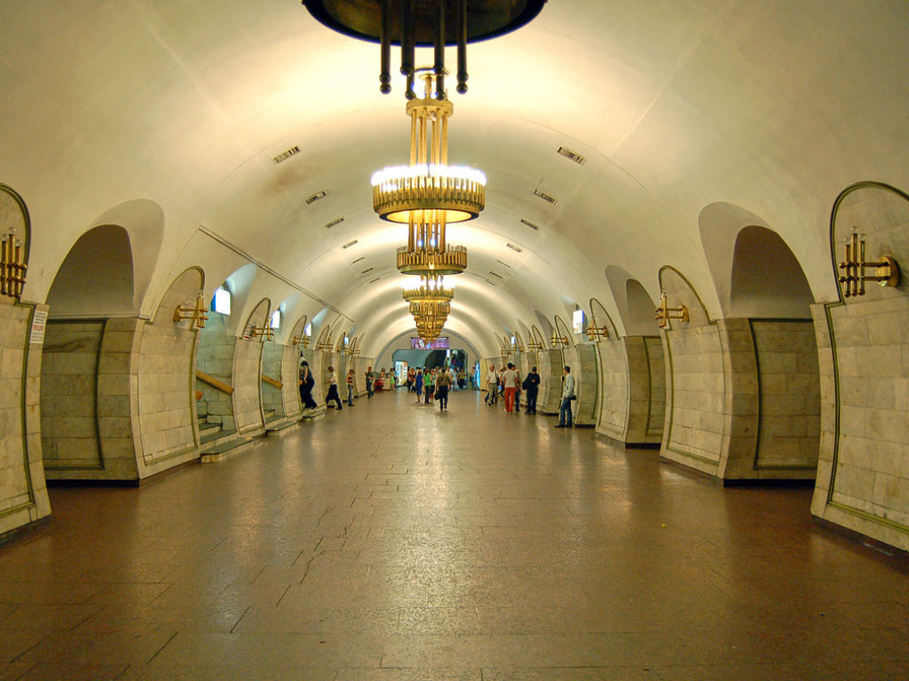 Закрыта на вход и выход: В Киеве сообщили о минировании станции метро «Площадь Льва Толстого» (ОБНОВЛЕНО)