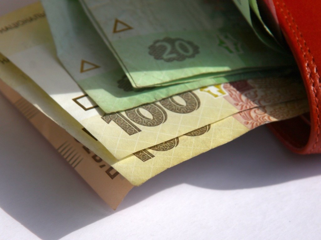 Средняя зарплата в Украине выросла до 9042 гривен в месяц – Госстат