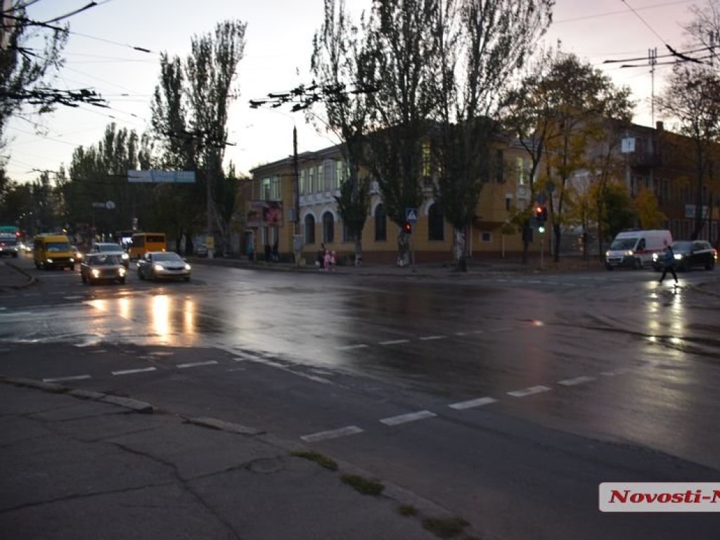 Забилась канализация: центр Николаева залит фекалиями (ФОТО, ВИДЕО)