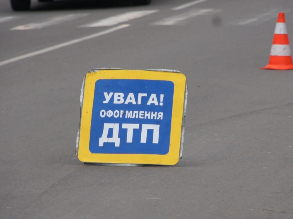 Тройное ДТП в Харькове: дорогу не поделили Оpel, КамАЗ и &#171;Газель&#187;, есть пострадавшие (ФОТО)