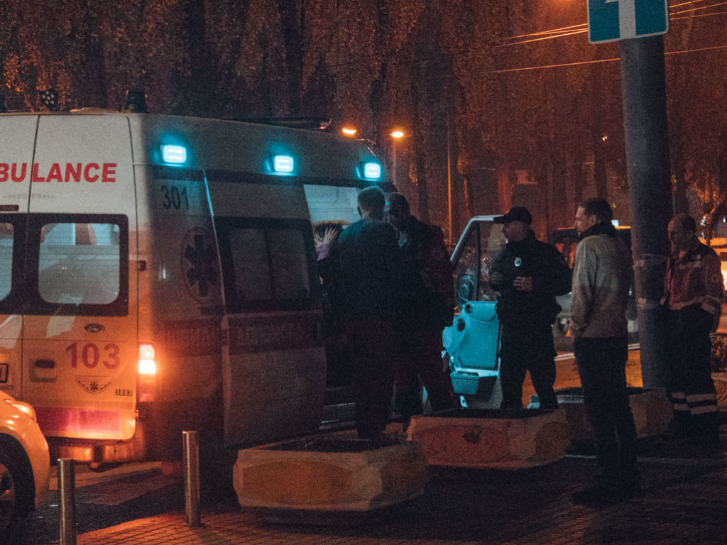 В центре Киева столкнулись две иномарки: пострадал пассажир такси (ФОТО)