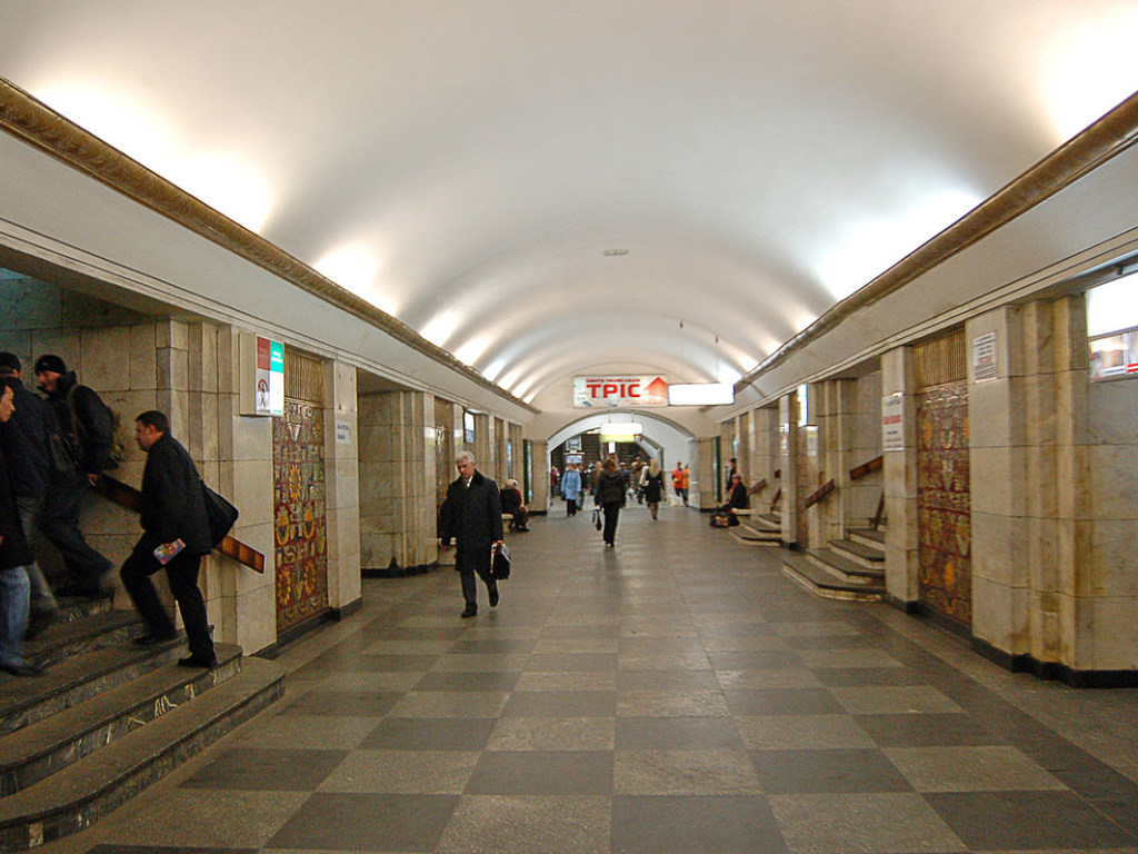 На столичной станции метро «Крещатик» эскалатор закрыли на 5 месяцев (ФОТО)