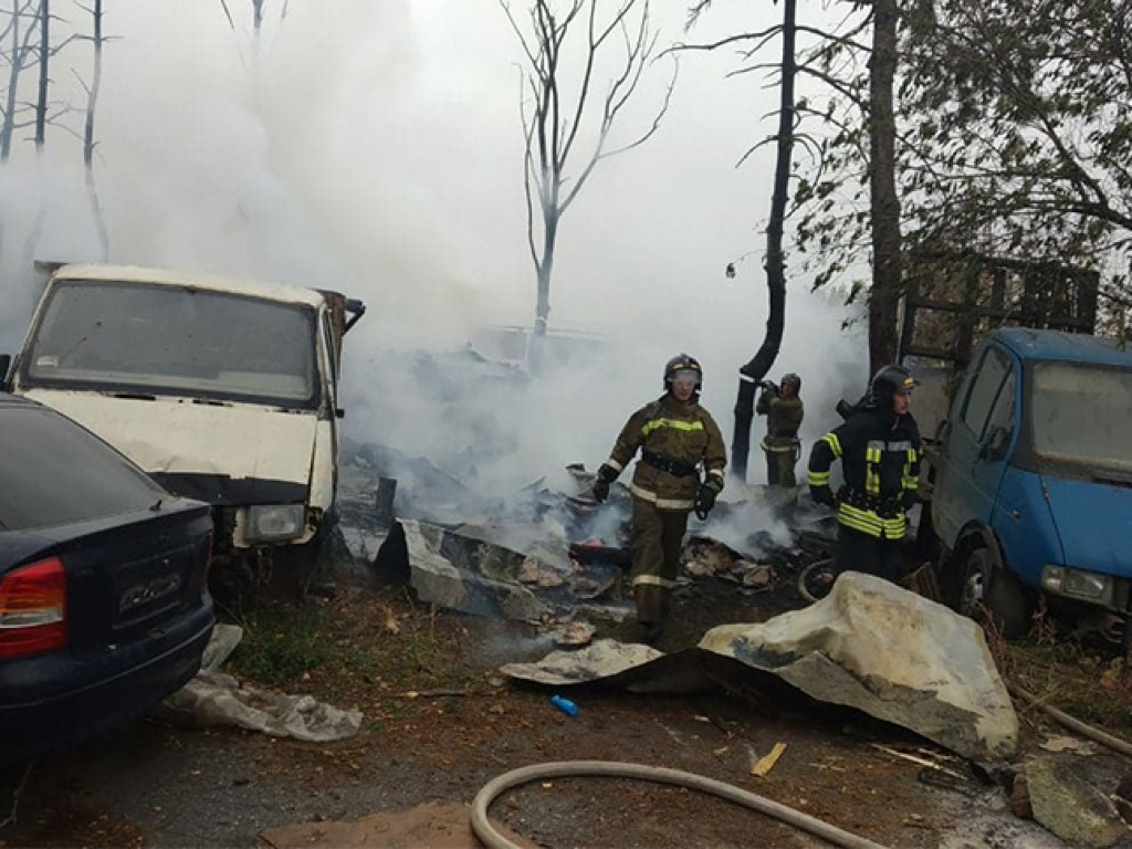 Масштабный пожар в Одессе: горел склад, свалка и автомобили (ФОТО)