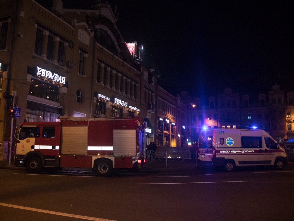 В Киеве на «Бессарабском рынке» искали взрывчатку, людей эвакуировали (ФОТО)