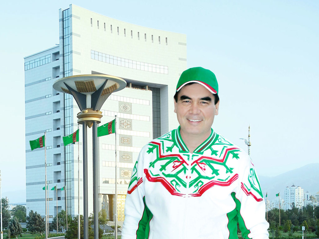 Подчиненные аплодировали стоя: Президент Туркменистана осилил гриф для штанги (ВИДЕО)