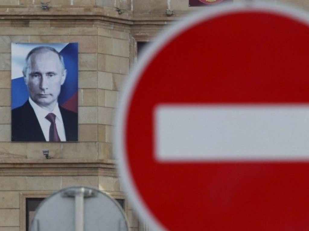 Кто попал под санкции РФ: список политиков и чиновников