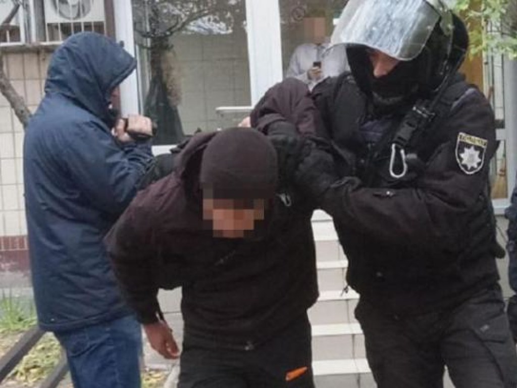 В Киеве задержали 40 человек с дубинками и пиротехникой (ФОТО)